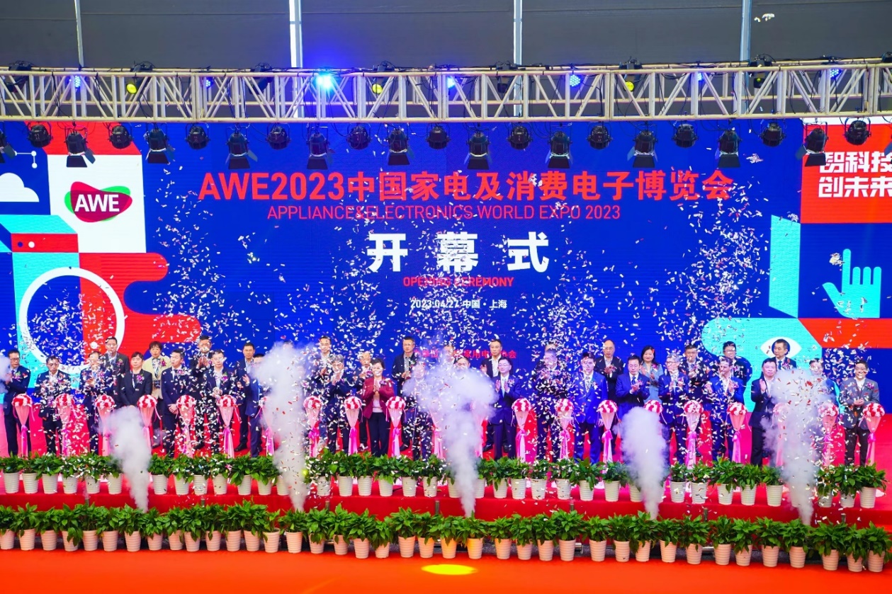 图片包含 游戏机, 火车, 站

描述已自动生成