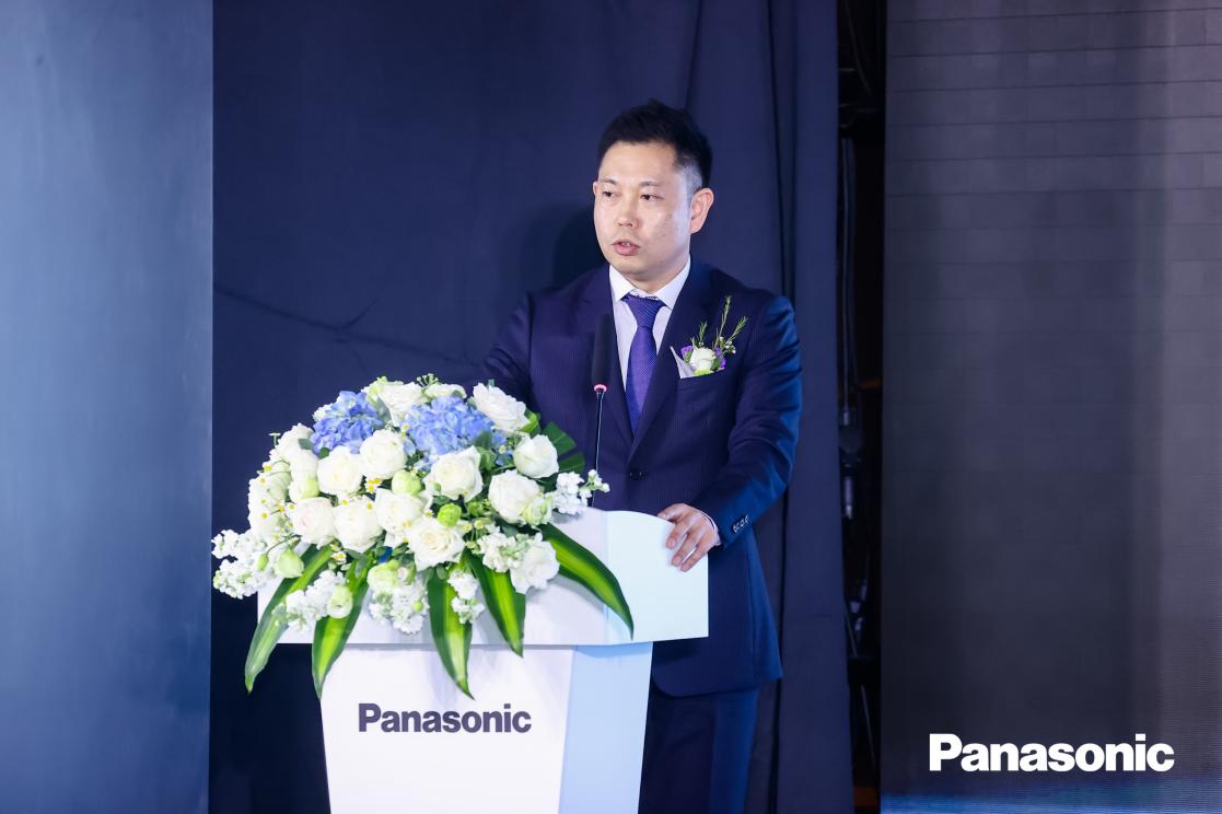 婚礼上穿西装的男人

AI 生成的内容可能不正确。